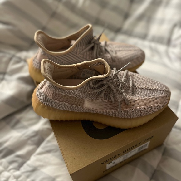 EUC Yeezy 350 Synth - Picture 5 of 12